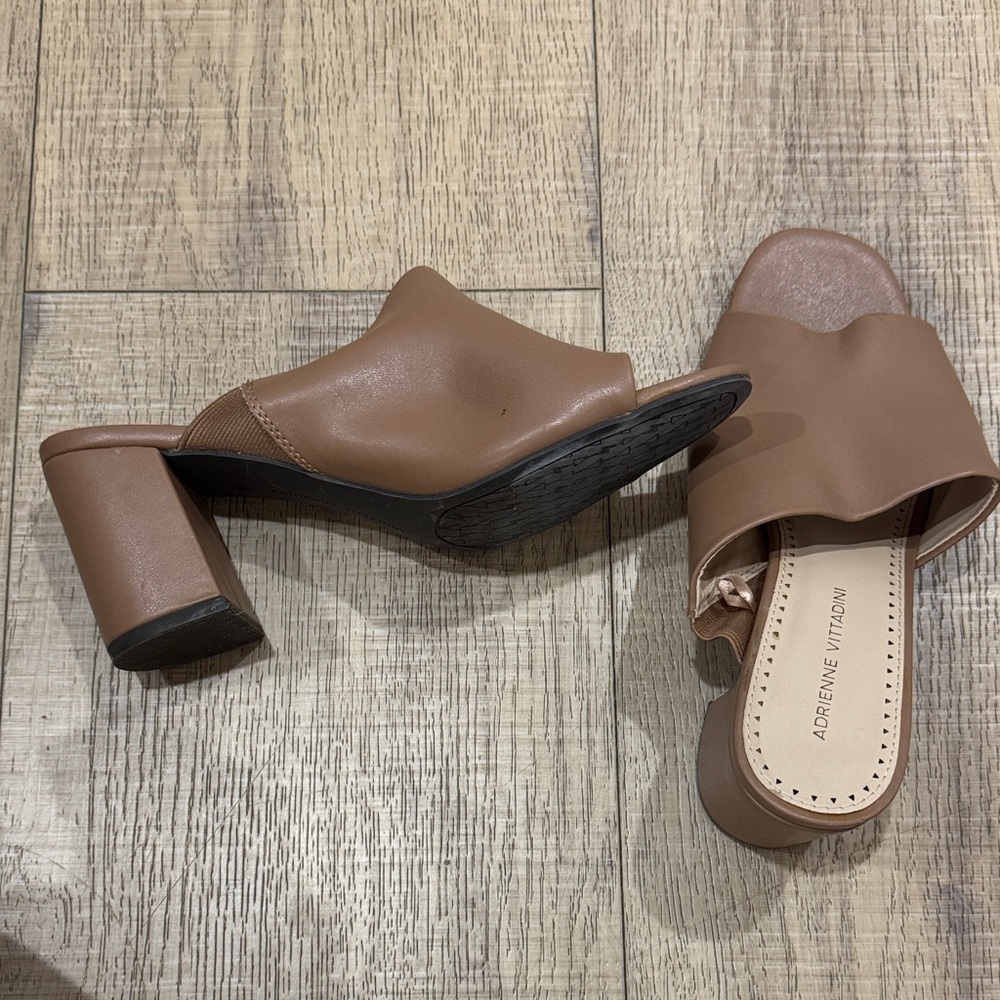 🔴Adrienne Vittadini Tan Heeled Mules